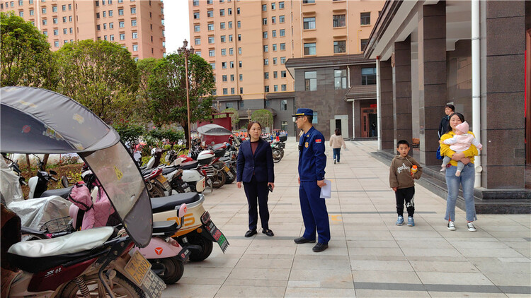 【原創】打通“生命通道”隴南徽縣消防開展居民小區消防通道治理行動_fororder_4