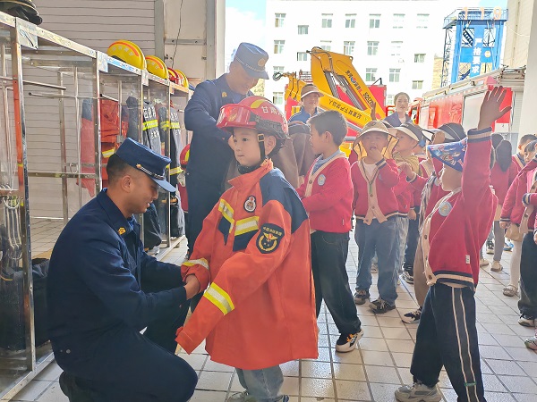 消防助力成長 童心永駐心間|西和大隊舉辦“五一”節前隊站開放日活動_fororder_2