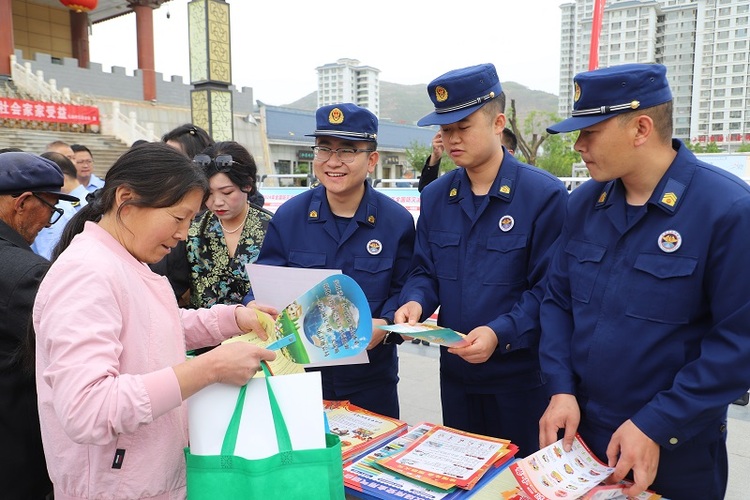 【原創】禮縣消防救援大隊開展“防災減災日”宣傳活動_fororder_2.JPG