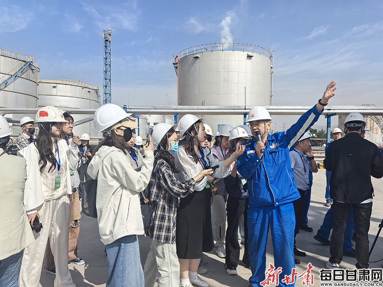 【2024甘肅生態環保行】碧水青山間履行隴原大地的“綠色之約”——2024年全國重點網絡媒體甘肅生態環保行主題採訪活動圓滿收官_fororder_5