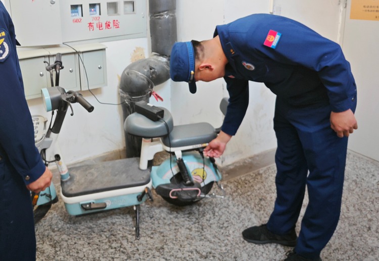 【原創】甘肅玉門消防“查、管、宣” 推進電動自行車消防安全綜合治理_fororder_IMG_20240513_152900