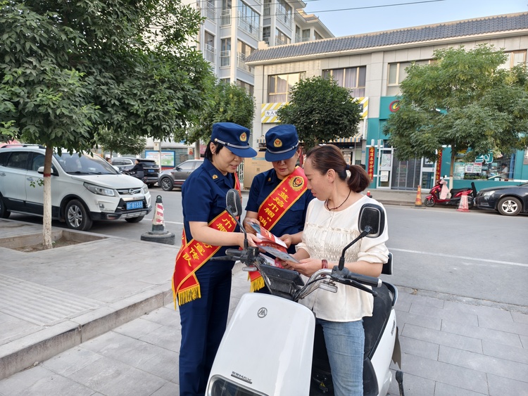 甘肅酒泉瓜州消防聯合社區志願者開展電動自行車宣傳活動_fororder_IMG_20240523_201620