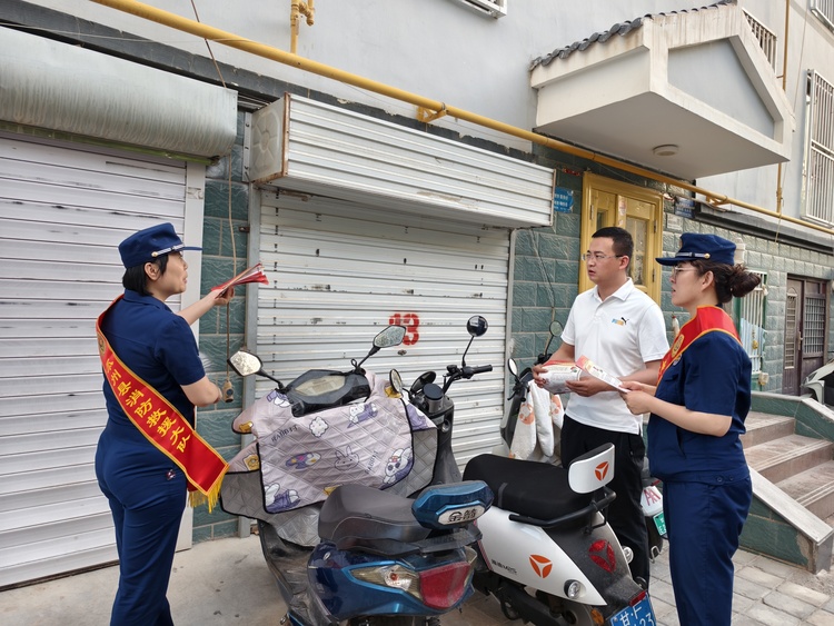 甘肅酒泉瓜州消防聯合社區志願者開展電動自行車宣傳活動_fororder_IMG_20240523_202216