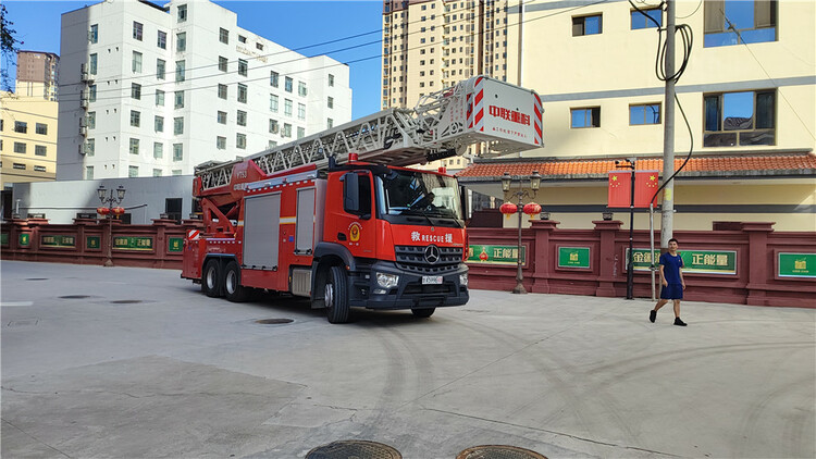 【原創】大隊“以車探路”深入住宅小區實地測試 全力暢通“生命通道”_fororder_2