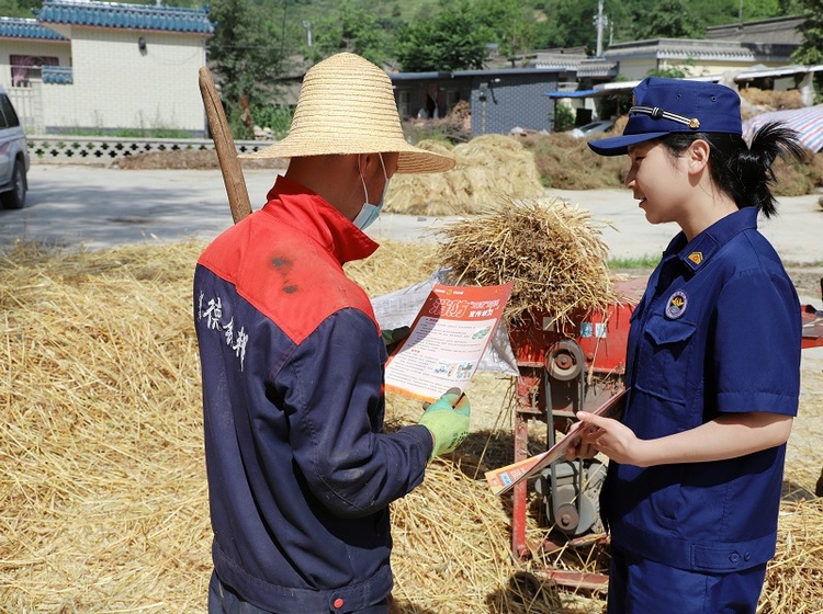 【原創】甘肅隴南西和消防：消防宣傳進農村 田間地頭“話防火”_fororder_3