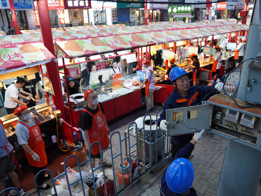 Jinzhou, Liaoning : Electricity Lights up a Street and Energizes a City_fororder_圖片5