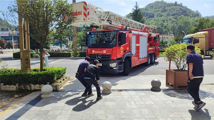 【原創】大隊“以車探路”深入住宅小區實地測試 全力暢通“生命通道”_fororder_4