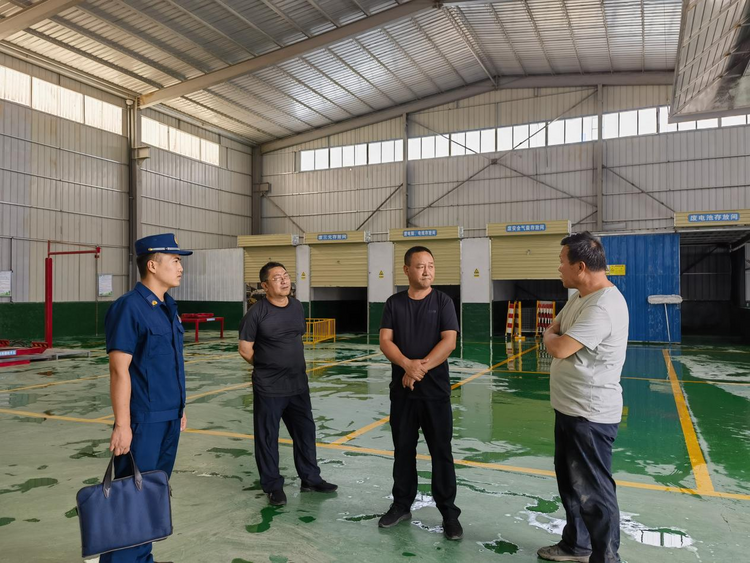 武威民勤消防聯合相關部門開展報廢機動車回收拆解企業檢查_fororder_民1