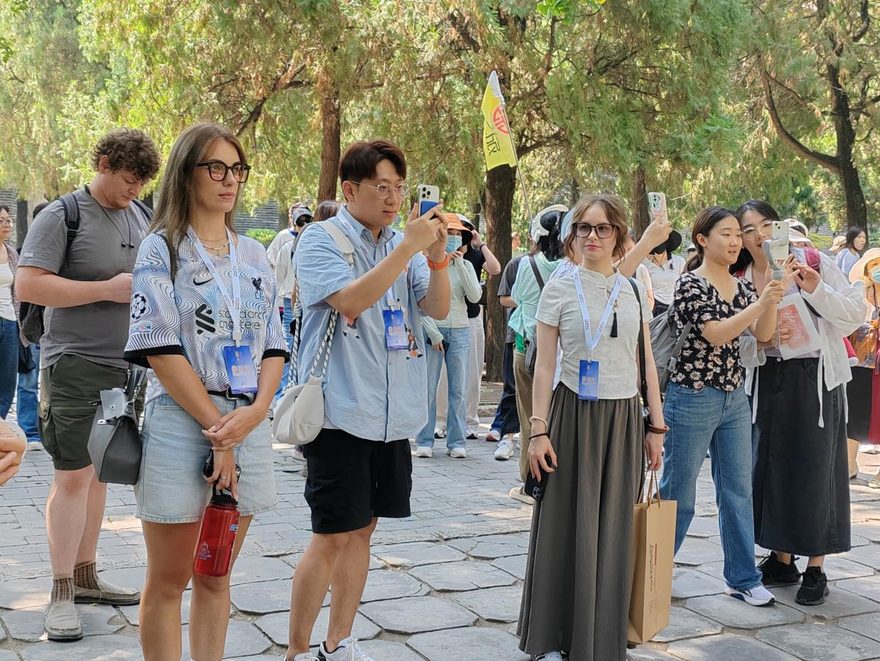 Foreign Internet Influencers Visit the Thousand-Year-Old Temple at the Foot of Mount Tai, Decoding its Culture Amid Quaint Atmosphere_fororder_圖片11