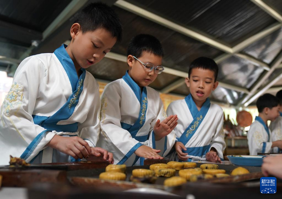 南昌：糕餅模具體驗館裏迎中秋