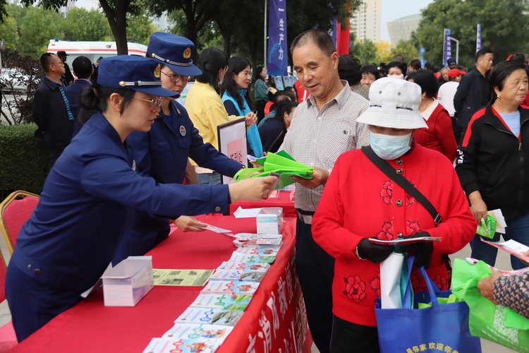 【原創】武威市消防救援支隊借助“全國科普日”開展消防安全知識宣傳活動_fororder_微信圖片_20240919152920