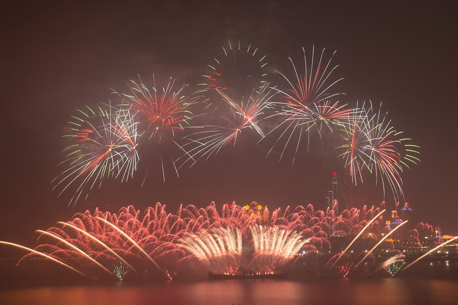 Splendid night: Fireworks explode over the sky of Macao and Zhuhai