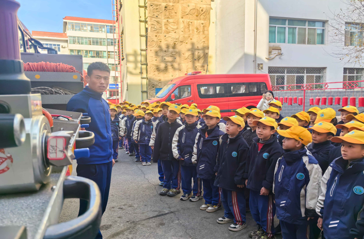 酒泉肅州消防邀請轄區學子 “融入式體驗”學消防