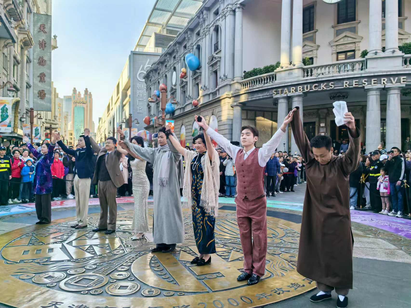 天津市和平區：千人同唱 金街快閃場面震撼暢