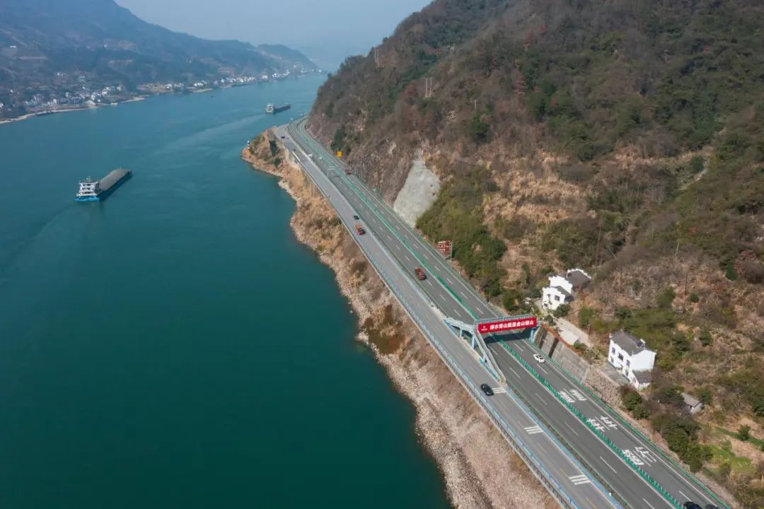 The 10th Anniversary of the Three Gorges Dedicated Highway Opening to the Public: National Infrastructure Enhancing People's Lives_fororder_圖片2