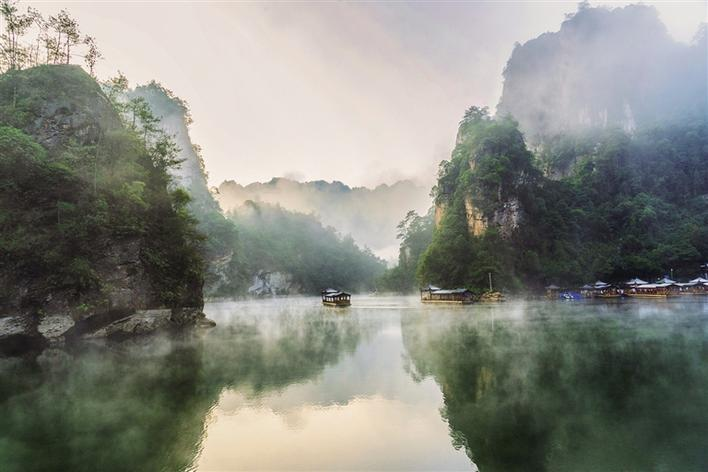 張家界寶峰湖：雲海景觀美如水墨畫卷