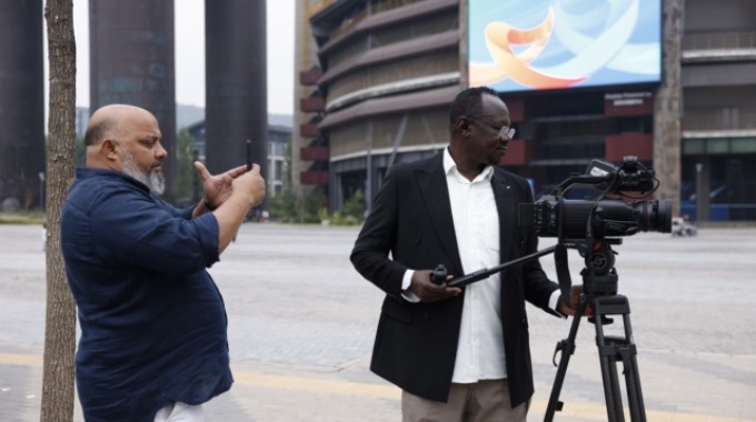 Filming Crews from UAE and Saudi Arabia Visit Shougang Park to Witness Revitalization of a Century-old Industrial Heritage Site_fororder_W020241012542381745698