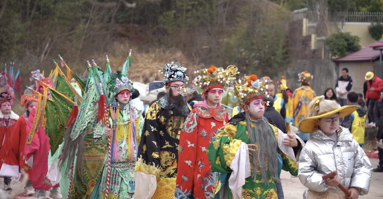 湖南衡陽縣：百年非遺涂新彩 水波堂花燈賀新春