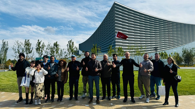 Des influenceurs des pays riverains de la Route de la Soie visitent le centre administratif secondaire de Beijing pour découvrir le charme de la « culture + technologie »