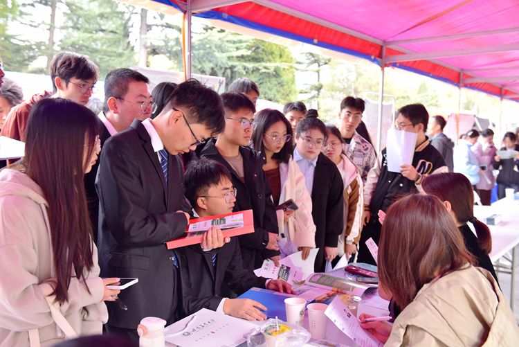 甘肅農業大學舉辦2025屆畢業生秋季雙選會暨“宏志助航計劃”專場招聘會