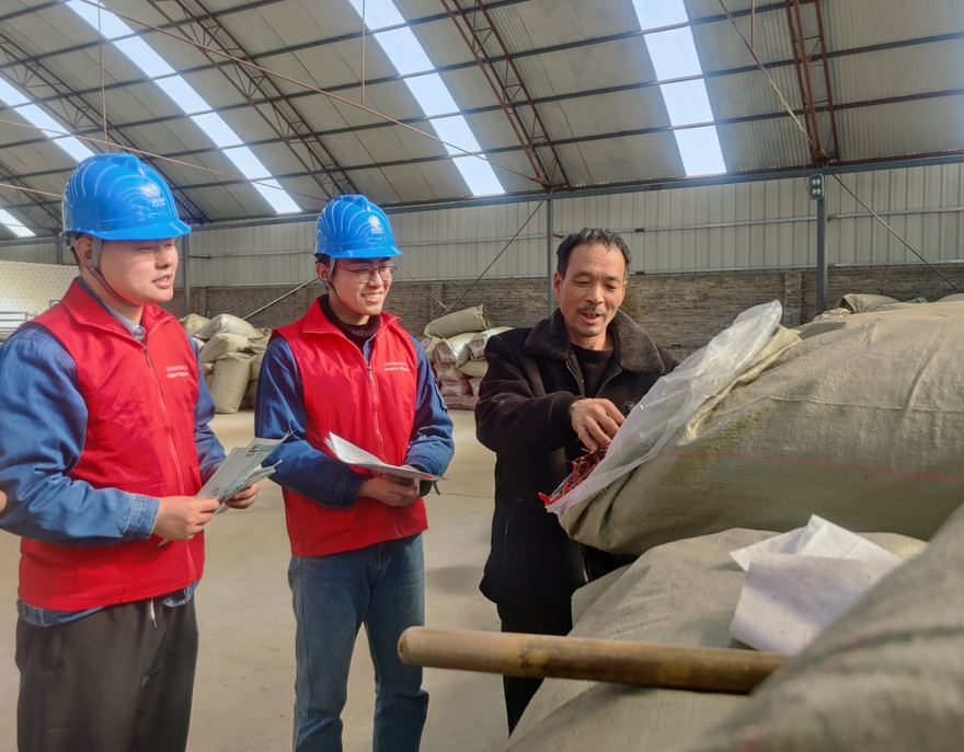 Xuchang City in Henan Province supports bountiful harvests and increased income for chili farmers with thoughtful power supply services