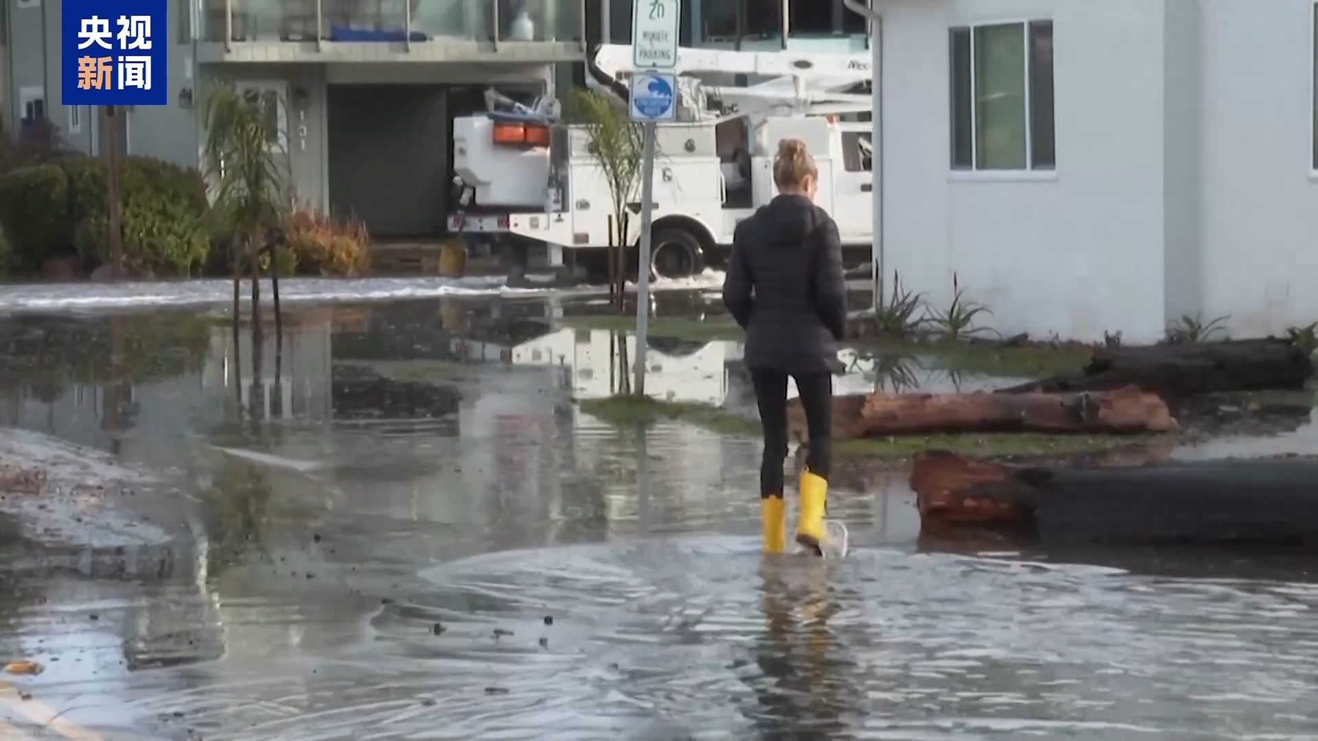 “炸彈氣旋”席捲美國西海岸已致2人死亡 強降雨警報持續