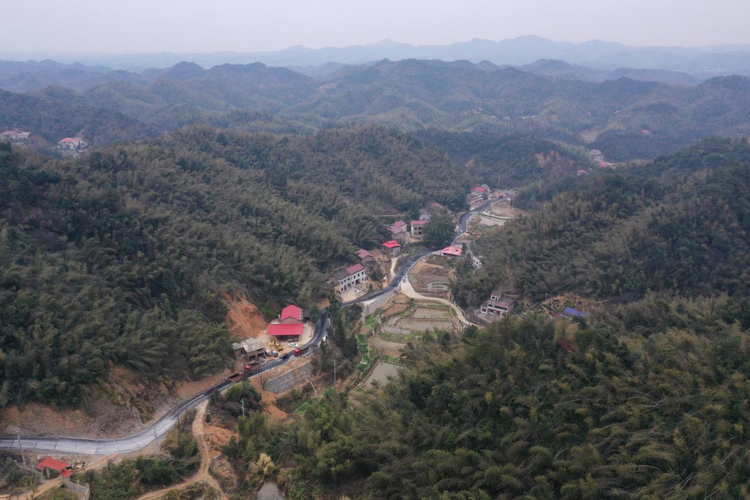 湖南衡山縣紫蓋峰2號通景公路主體工程完工