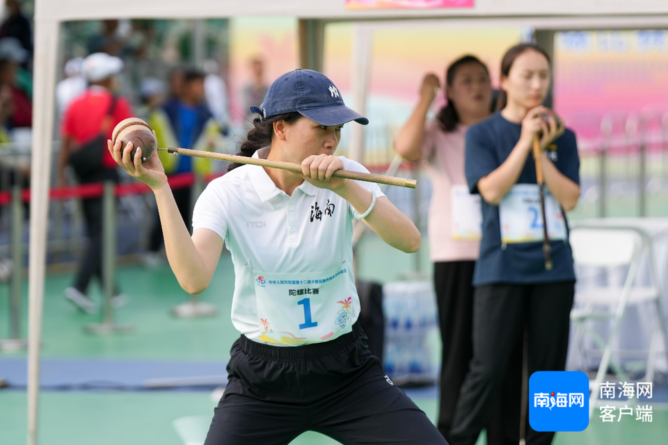 海南黎族姑娘激情賽陀螺項目：期待與各族選手切磋交流