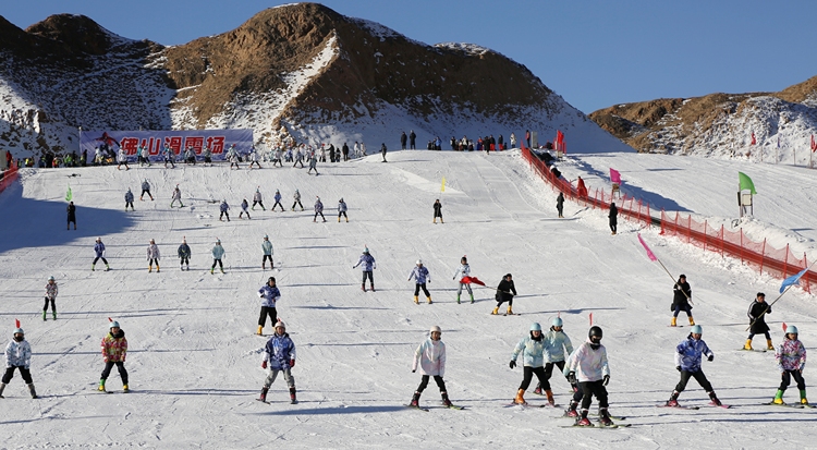 張掖山丹：冰雪運動點燃冬日激情