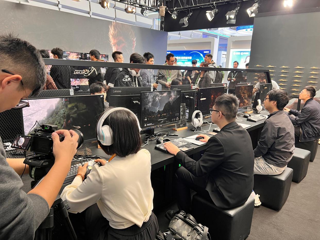 L'exposition « Lumière de l'Internet » de la Conférence mondiale de l'Internet 2024 s'est ouverte à Wuzhen