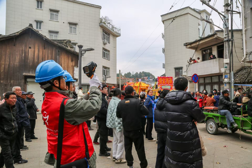 State Grid Zhejiang Electric Power: Dragon Dance Parade During the Lantern Festival in the Year of the Snake