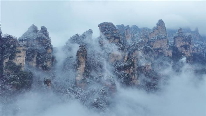 天子山上瑞雪紛飛 百龍天梯雲霧縹緲_fororder_4