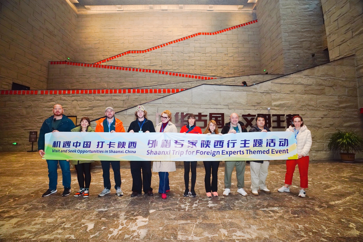 Foreign Experts from Ten Countries Visit Shimao Ruins in Shenmu to Experience Chinese Civilization