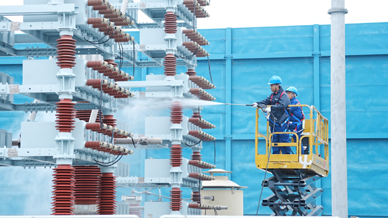 ± 500 kV Deyang-Baoji DC (Shaanxi section) transmission line, picture by State Grid Shaanxi UHV Company