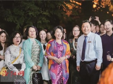 Ma Ding, Docent of Longmen Grottoes Tells World Luoyang's History