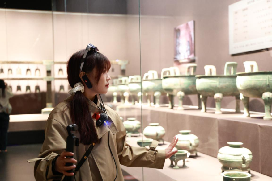 [Daka China 2024] Foreign Internet Influencers Embark on Exploration of Ancient Civilization and Modern Technology in Zhengzhou