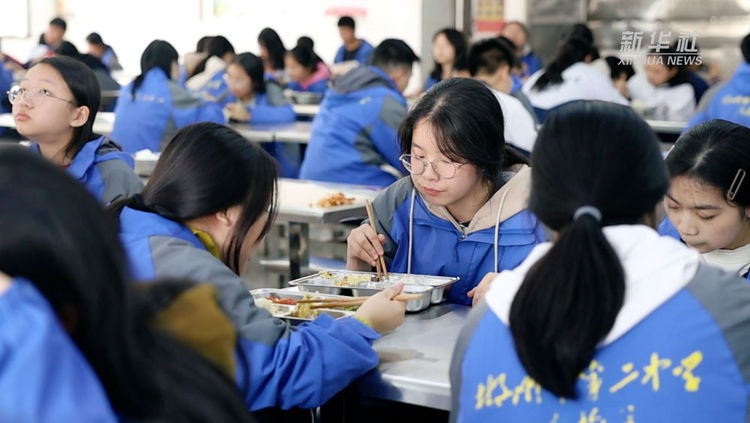 湖南郴州：“智慧食堂”守護校園“盤中餐”