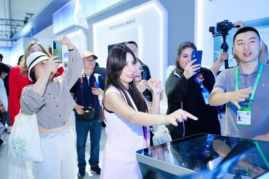 [Daka China 2024] Foreign Internet Celebrities Visit Innovation-Driven 2024 World Manufacturing Convention