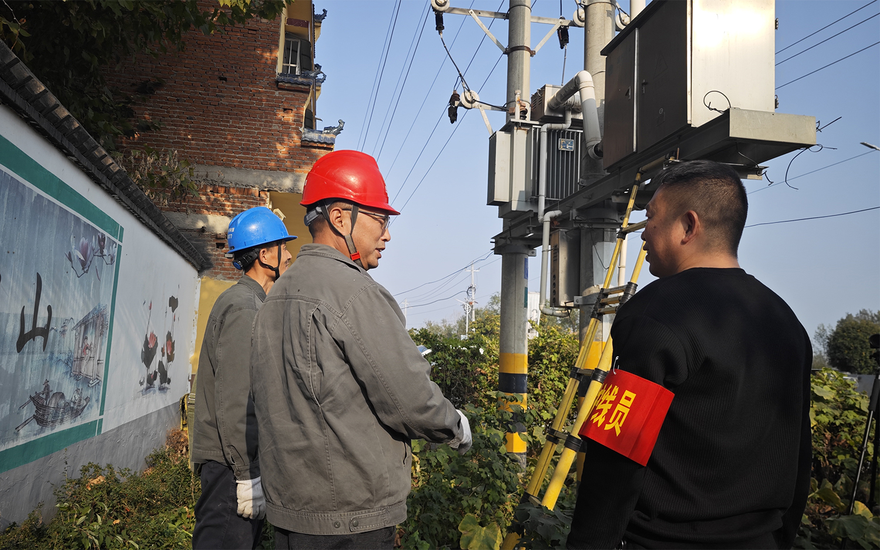 Community line guards become the main force in protecting rural power grids