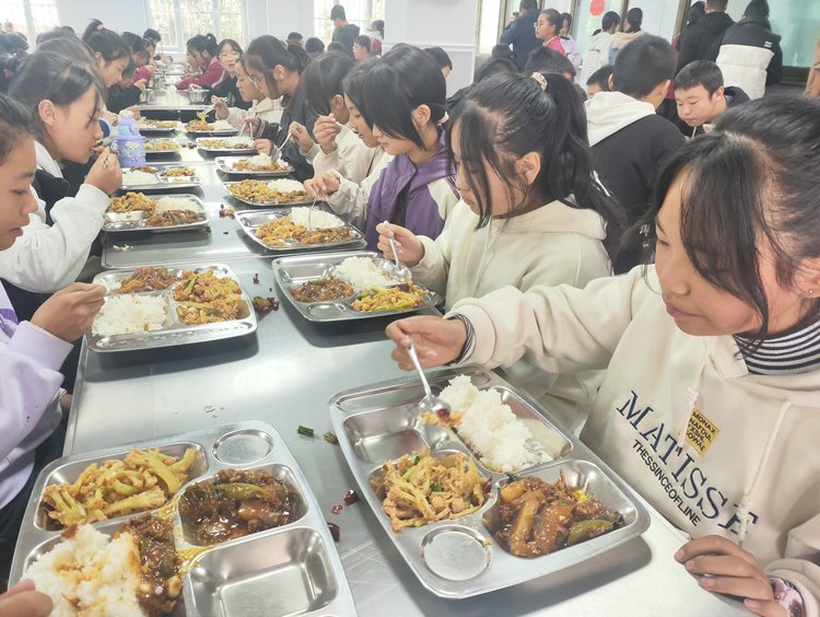 隴南宕昌：“四心”守護學生美好“食”光