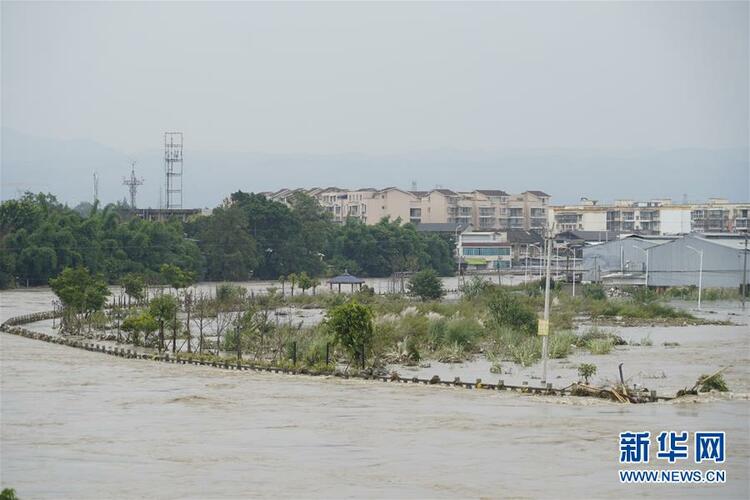 遭遇罕見連續性暴雨 四川全力應對汛情