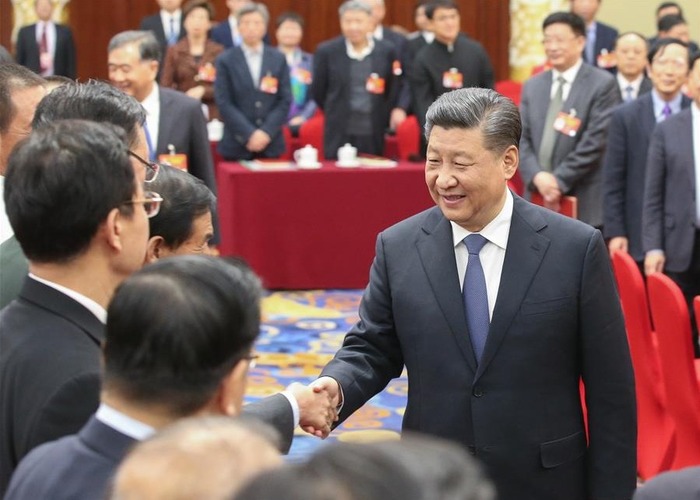 習近平看望政協委員