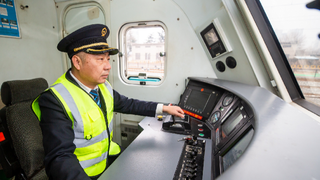 【新春走基層】火車司機的春運首日