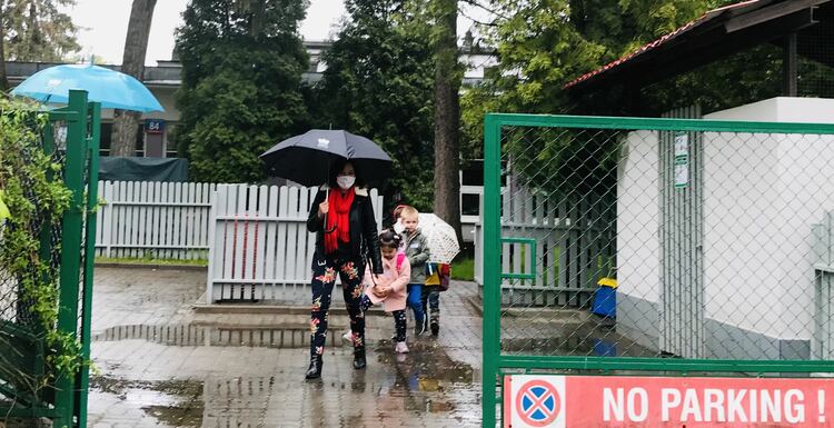 200余學校受疫情影響採取混合教學模式 波蘭國民教育部長稱不會關閉學校