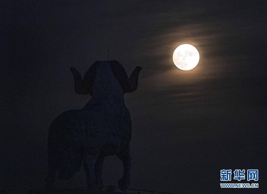 中秋國慶共迎圓月