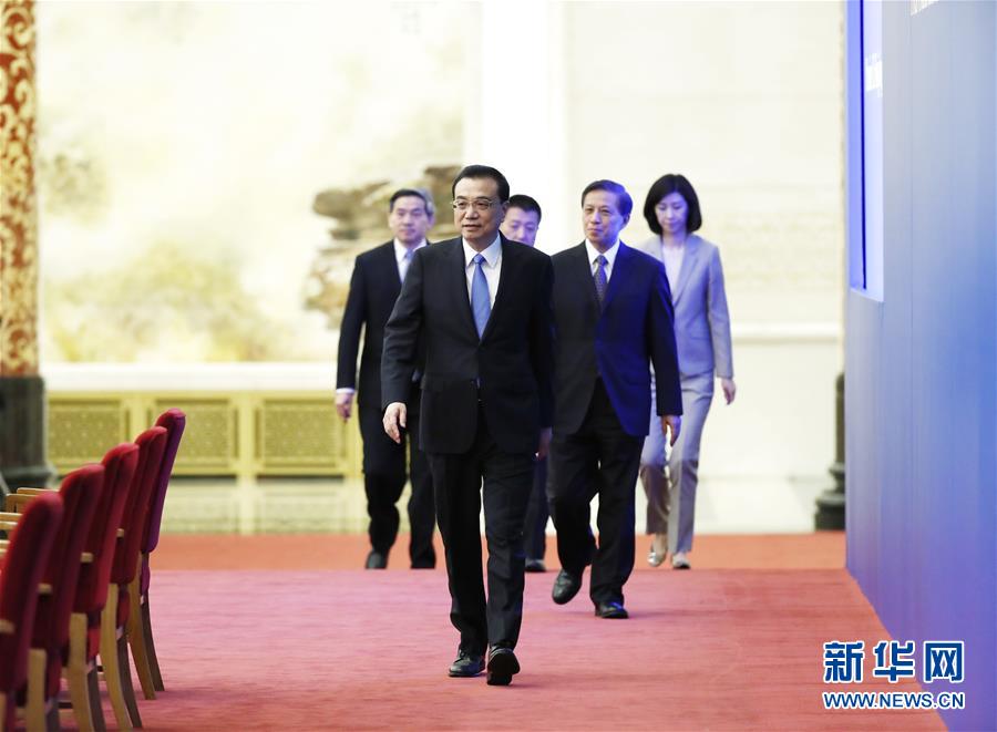李克強總理會見中外記者