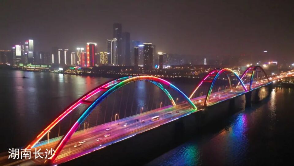 國慶中秋夜多城燈光秀聯動：山河無恙，家國夢圓！