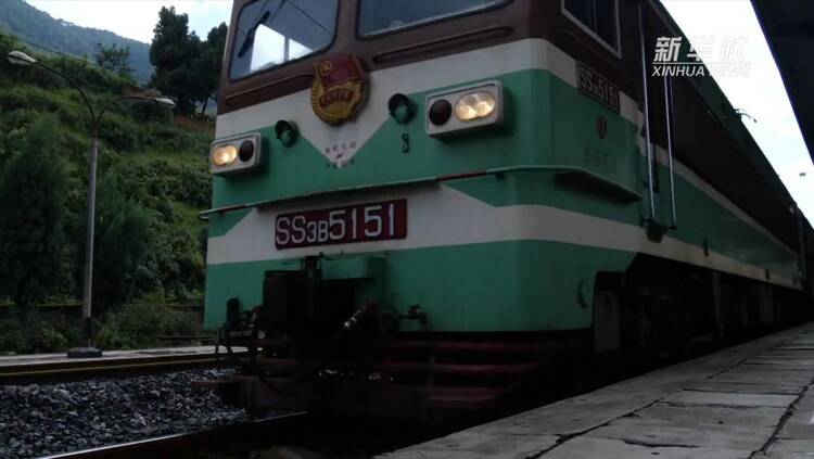 坐著高鐵看中國｜成昆鐵路：穿行在大涼山的扶貧“慢火車”