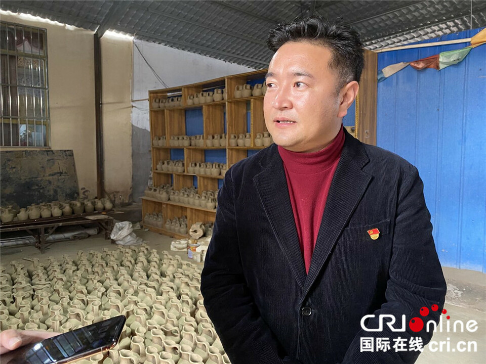 囊謙黑陶—瀾湄河畔助脫貧_fororder_6