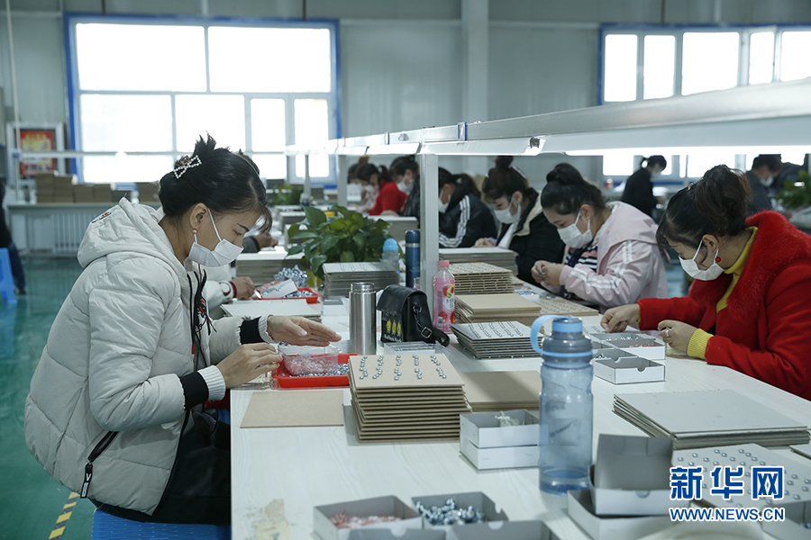 幸福花開新邊疆丨新疆阿圖什：産業來幫扶 掙錢顧家兩不誤
